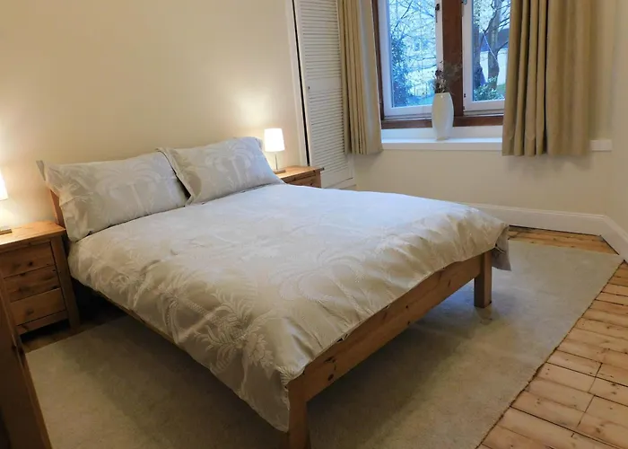 Beautiful & Spacious 2 Bed Apt In Glasgow West End